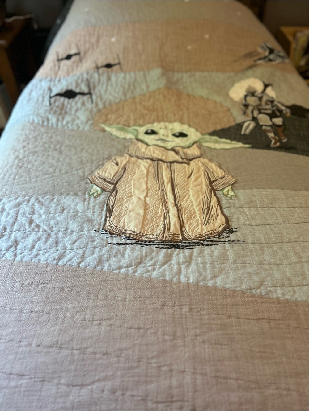 Pottery Barn Kids Star Wars Grogu Quilted Bedding in Green, Tan, Gray - Picture 4 of 8